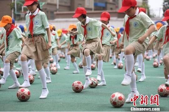 江苏2025年将建成超3000所足球特色学校