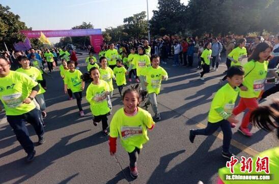 第三届全国高校半程马拉松赛在中国矿大举办