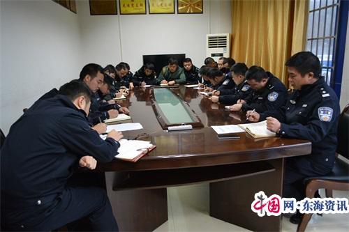 瓮安县公安局特巡警大队组织党风廉政专题会议学习