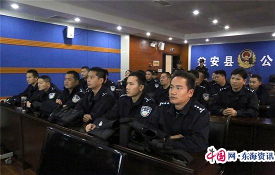 瓮安县公安局特警教官为民警开展警务技能培训