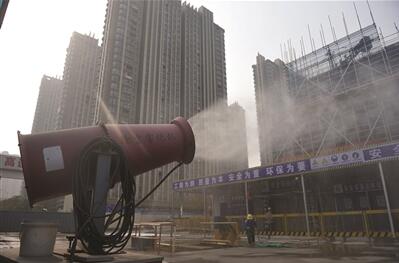 4日南京空气重污染 工地开降尘炮部分企业停工