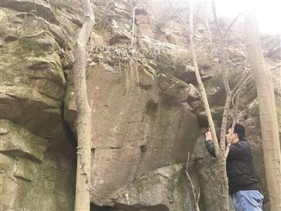 南京马头山峭壁发现明代摩崖石刻 字迹清晰