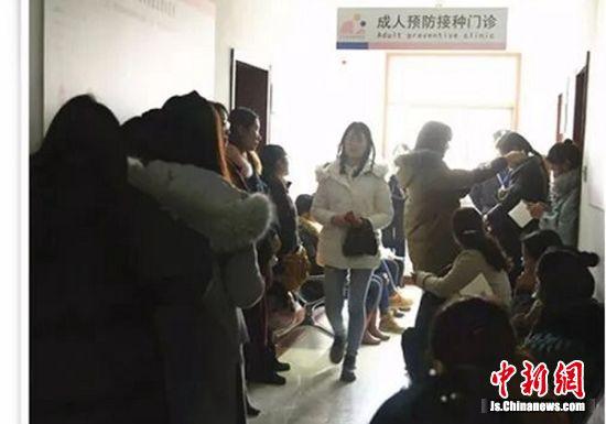 四价宫颈癌疫苗落地徐州 近46周岁适龄女性扎堆接种
