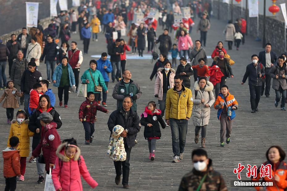 南京城墙跨年祈福跑欢乐开跑