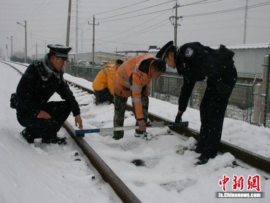 沭阳铁警全力做好雨雪天气旅客乘降工作