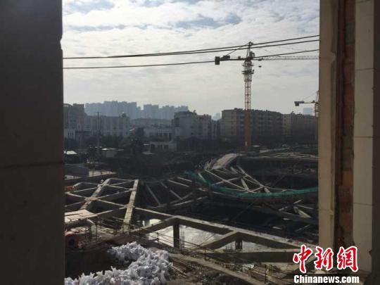 南京一工地发生大面积坍塌：当地政府叫停施工