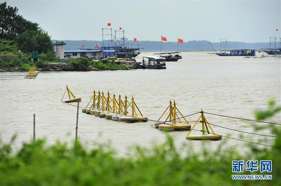 江苏洪泽湖水位上涨 加大泄洪流量