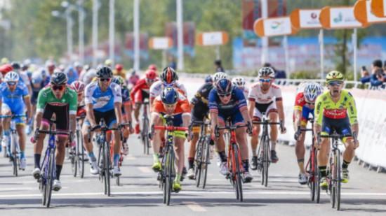 2018环太湖国际公路自行车赛骑进淮安金湖