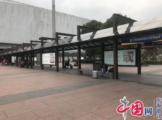 相城20副宪法主题宣传画亮相高铁北站