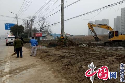 靖江公路站路政查处施工车辆带泥污染路面行为
