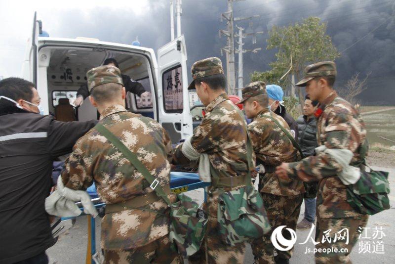 现场直击：武警官兵投身江苏响水爆炸事故救援