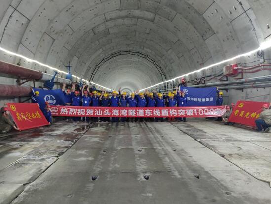 国内最大直径越海盾构隧道——汕头海湾隧道东线掘进千米
