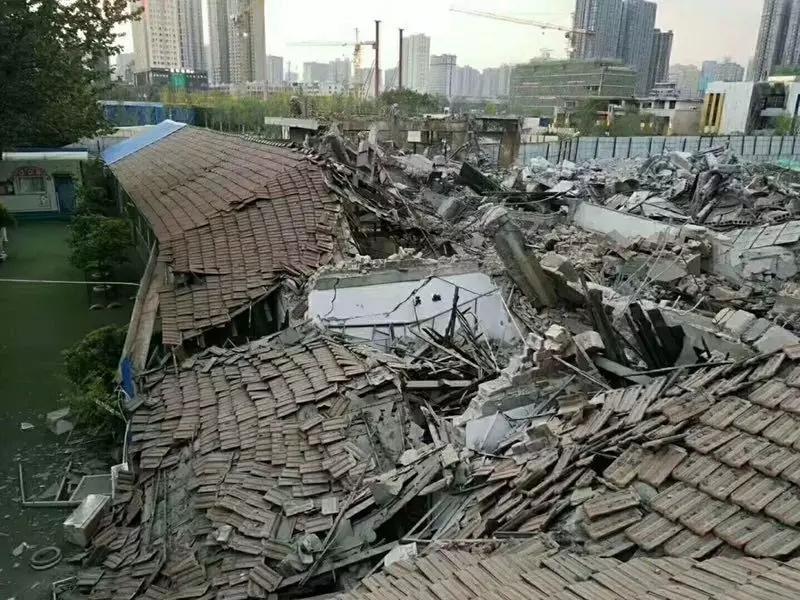 碧桂园咸阳项目拆旧致一幼儿园教室坍塌 400名幼儿停课