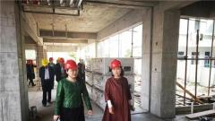 海安市教体局局长章晓丽调研二幼改扩建工程建设
