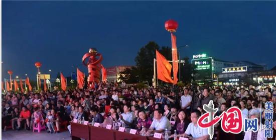 射阳县合德镇发鸿社区举办以“忆先烈·颂党恩”为主题的文艺晚会