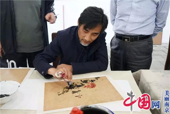 江苏艺术家在伊犁开展多场艺术慰问活动