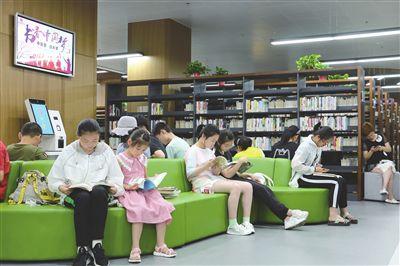 南通海安图书馆成暑期“充电”好去处 日流量近5000人次