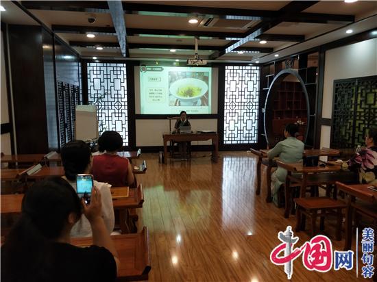 句容市图书馆举办第一期公益茶艺课培训