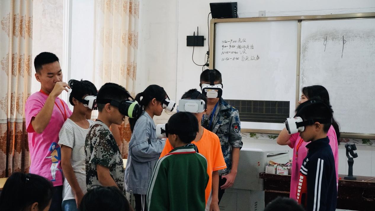 科技引领中国梦：VR课程走进红军小学