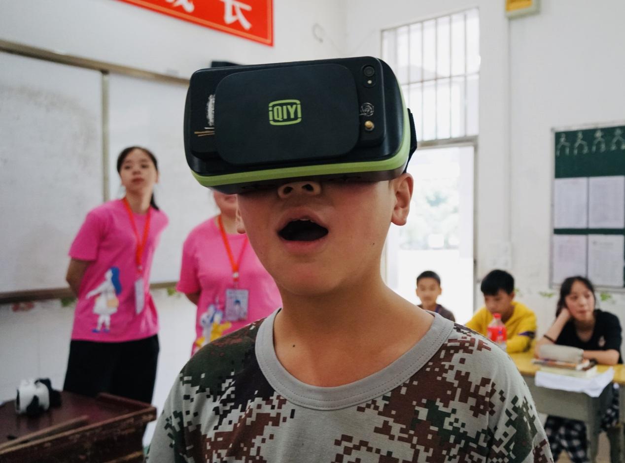 科技引领中国梦：VR课程走进红军小学