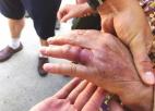 女儿送的戒指变“紧箍儿” 昆山巴城消防员用“网络神器”助老太脱困