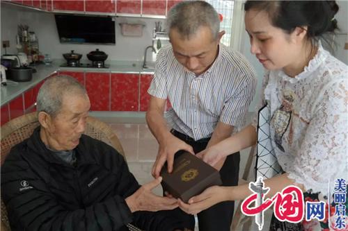 喜报！启东市人民医院多名同志获“庆祝中华人民共和国成立70周年”纪念章！