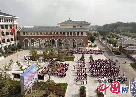 江苏淮安高新技术产业开发区实验小学举行“共庆华诞，同升国旗”活动