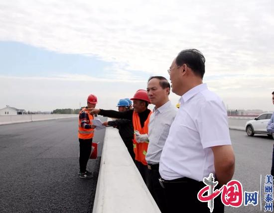 在建快速路节日“不打烊” 李龙根国庆慰问坚守一线的施工人员