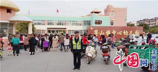 句容茅山交警中队走进春城幼儿园开展交通安全宣传
