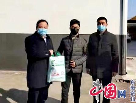 爱心企业向兴化市钓鱼镇捐赠医用口罩和消毒药水