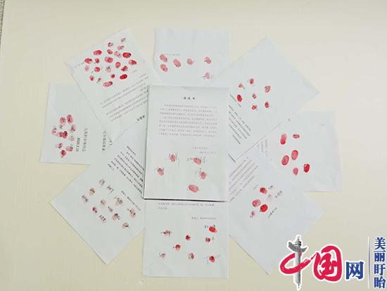 盱眙县妇幼保健院志愿者立下一封封按满红手印的请战书——107个手印就有214个故事