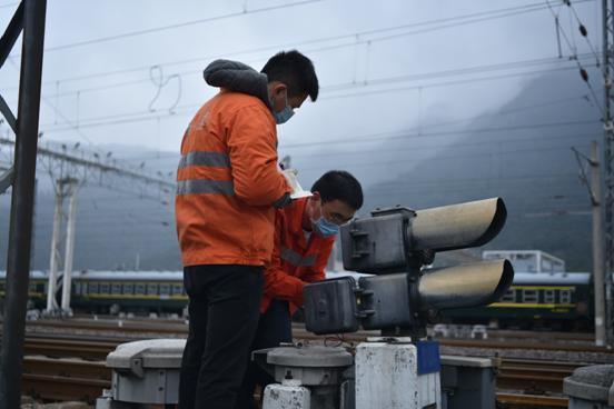 南铁福州电务段：护航春运路，信号设备检修忙