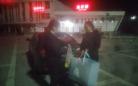旅客夜晚于服务区停车求助 保康民警及时送上暖心物资