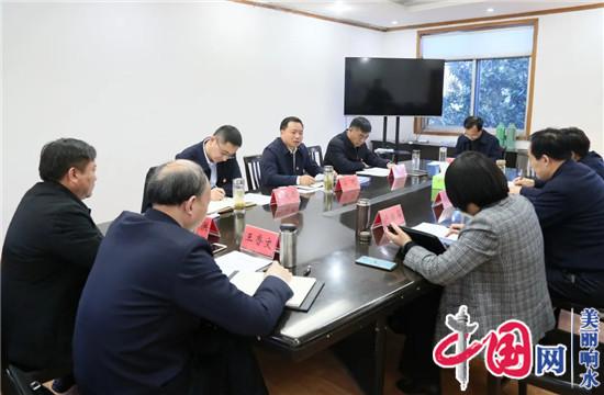 郭超主持召开县政府党组会议