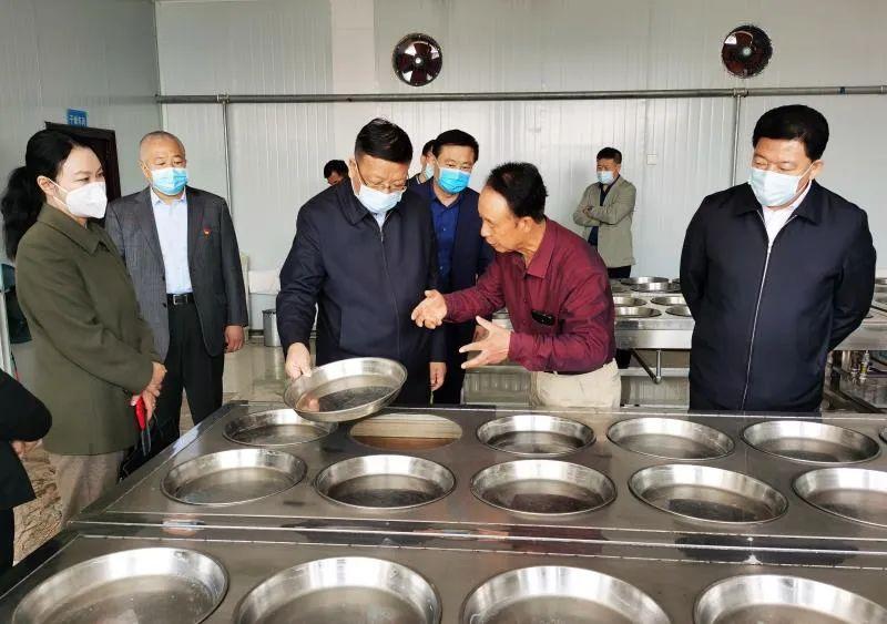 内蒙古自治区市场监管局局长白清元到呼和浩特市调研食品和特种设备安全监管工作