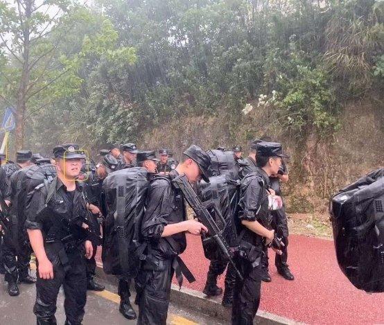 福泉公安特警大练兵之勤学苦练执本领风雨兼程铸忠诚