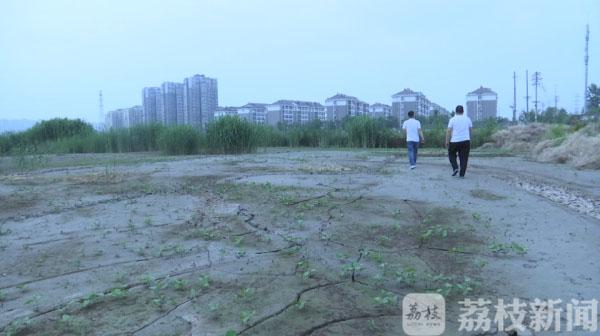 镇江润州建筑工地大面积偷排泥浆谁之过? 记者采访遭拦截阻挠