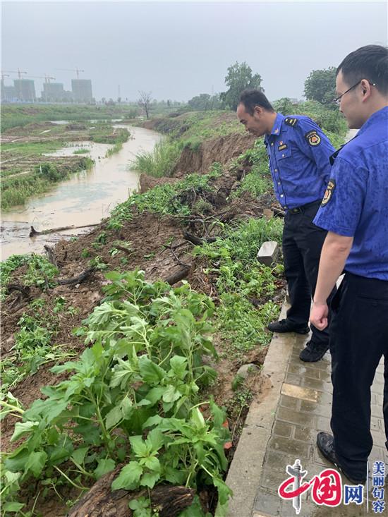 句容城管局：监督指挥大队紧急协调处置路面下沉事故