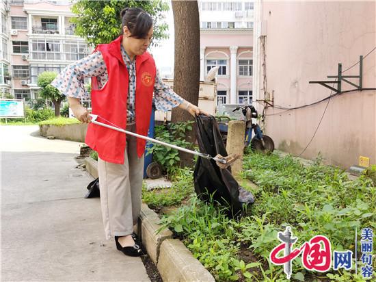 句容市图书馆党员进小区 志愿服务暖人心