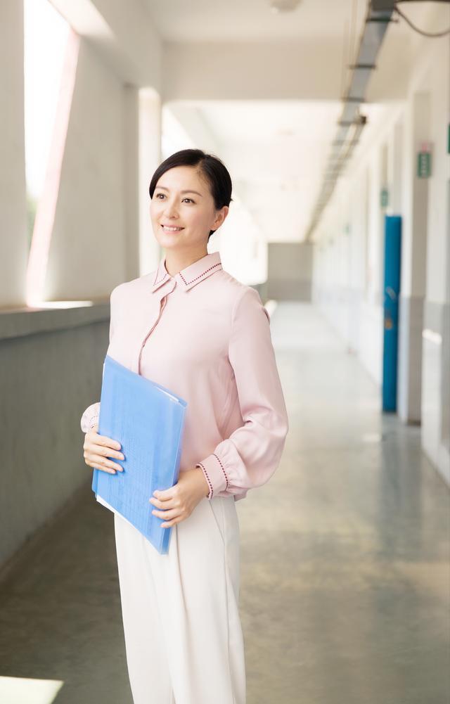 戴娇倩强势回归大女一《黎芳日记》挑梁演绎最美教师