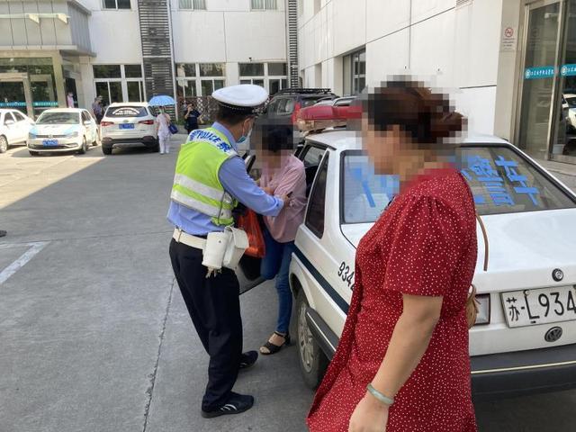 车辆未检被扣留，车内有重病患者，镇江民警紧急救援