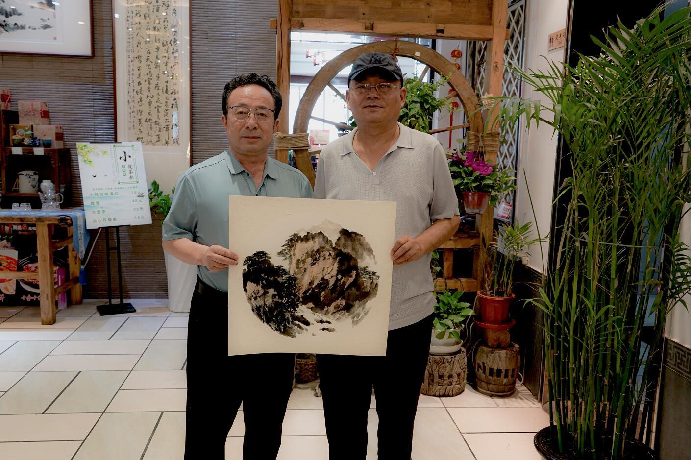 握瑜怀瑾 追求卓越——山林书画社开展书画名家作品瓷杯收藏、笔会及交流活动