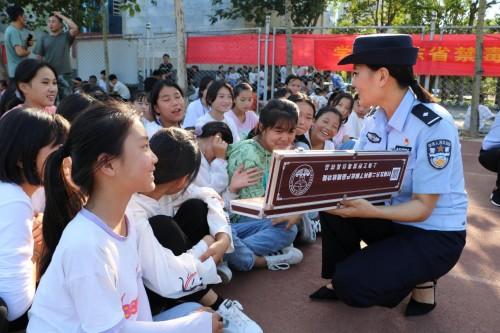 山东成武：禁毒宣传进校园 让青春不“毒”行