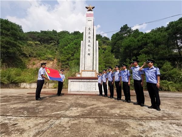 板烂边境派出所开展向中国人民警察警旗宣誓活动