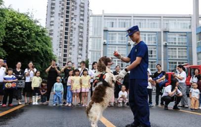 “最宠粉消防队”内江消防举办首届粉丝见面会