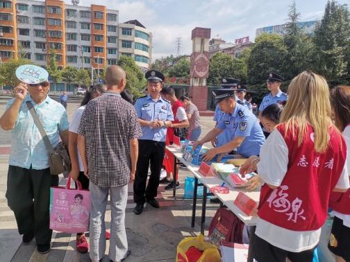 福泉公安开展防范电信诈骗宣传活动