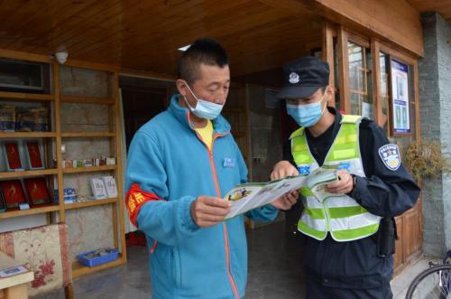 延边边境管理支队双目峰边境检查站开展边境政策法规宣传活动