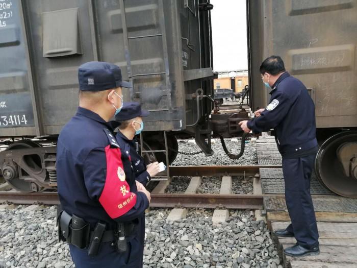 新立屯车站派出所党支部组织全体民警进行实战大练兵活动