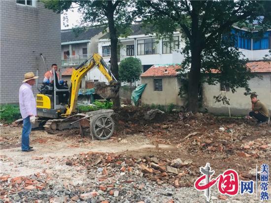 常福街道：双节假期好热闹  香樟树下话美居