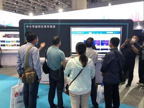 中国联通5G+智慧教育多款产品亮相2020山东教育装备博览会